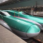 ”初音ミク”に”ずーしーほっきー”。新幹線はやぶさに乗って北海道へ。