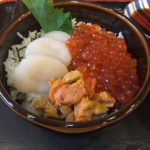 ホタテにイクラにサッポロクラシック！新鮮な魚介の丼巡り”函館朝市”