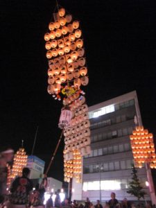 東北三大祭”秋田竿燈まつり”間近！ひと足先に夏祭りの熱気と技に酔う!?