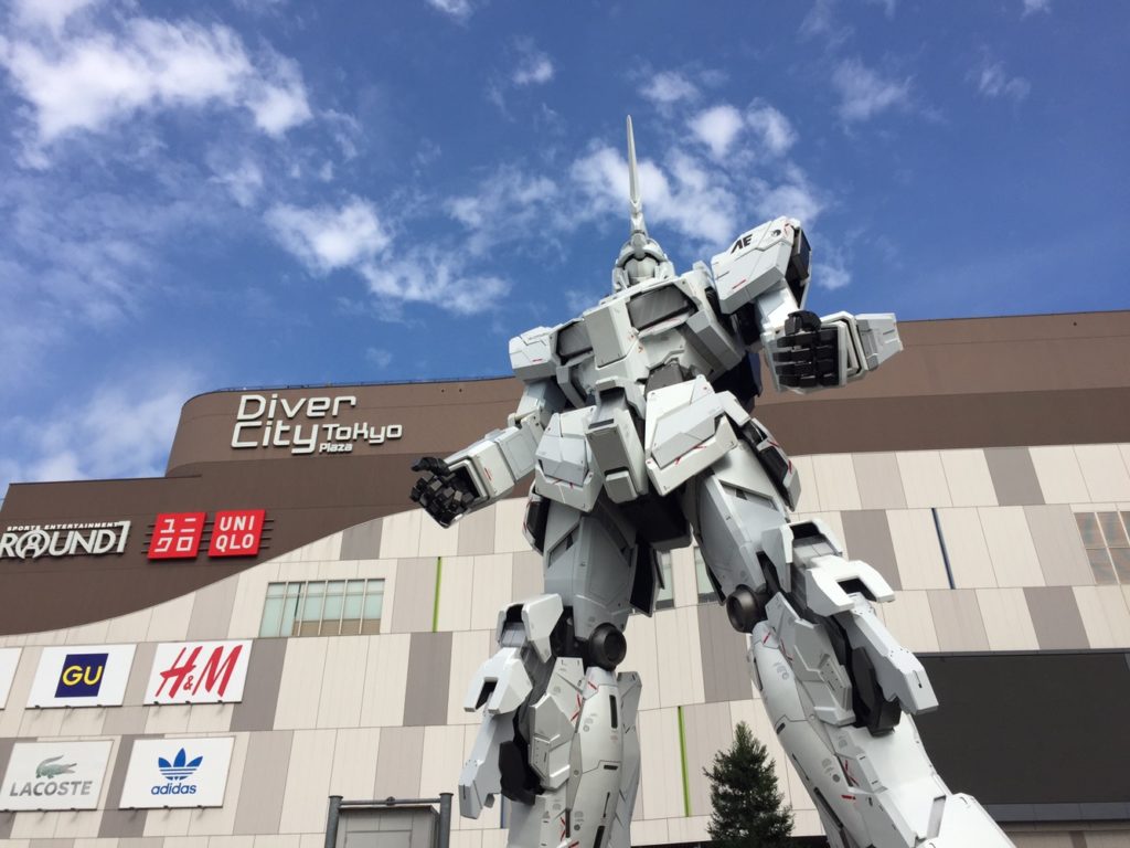 帰ってきたガンダム！実物大「ユニコーンガンダム」お台場に立つ。変形も再現！