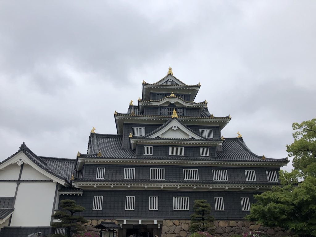 城ぶら「岡山城」！戦国の歴史を刻む漆黒の城と安らぎの名園