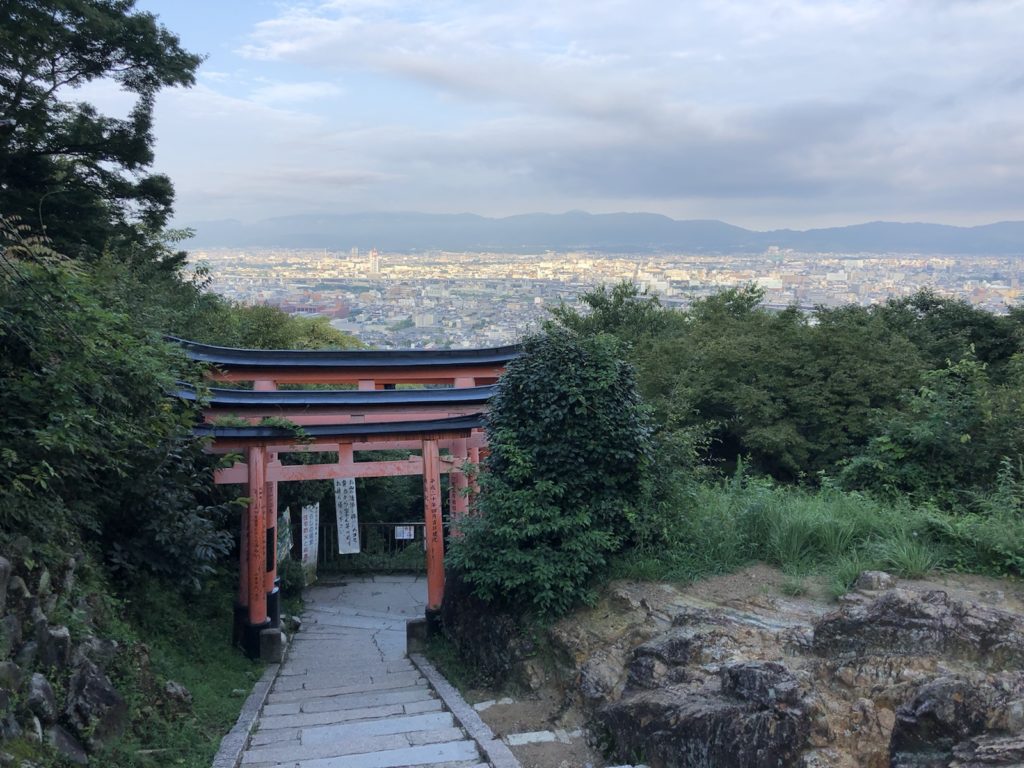 京都・伏見稲荷大社（後編）！鳥居はまだまだ続く、稲荷お山めぐりへ