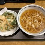 【福岡グルメ】豚骨ラーメンだけじゃない！「うどんウエスト 東光空港通り店」で味わう、お出汁が染みる絶品かき揚げうどん