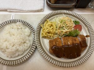 京都西陣「とんが」！老舗洋食店で味わう絶品ロースカツと特製デミグラスソース