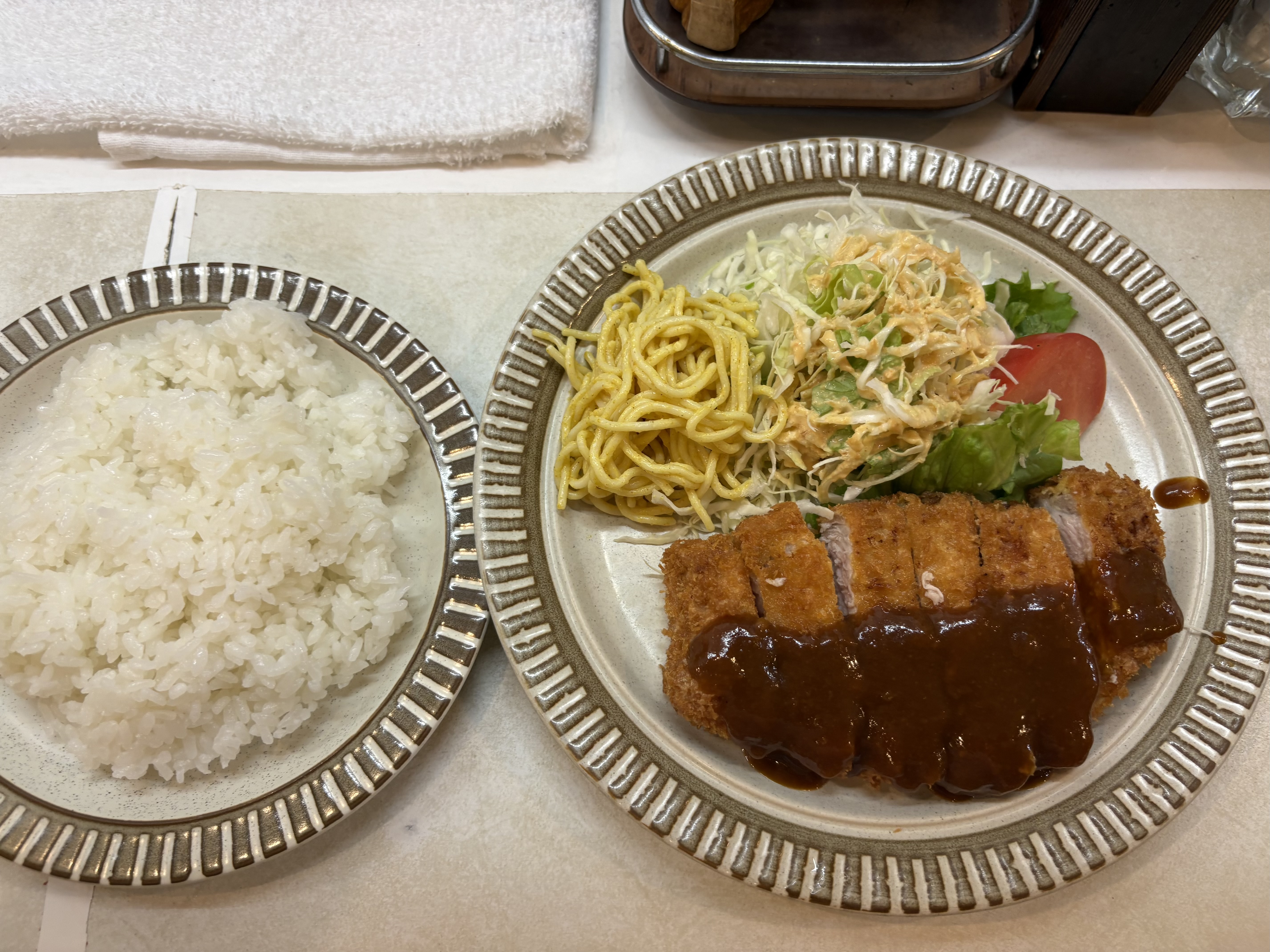 京都西陣「とんが」!老舗洋食店で味わう絶品ロースカツと特製デミグラスソース